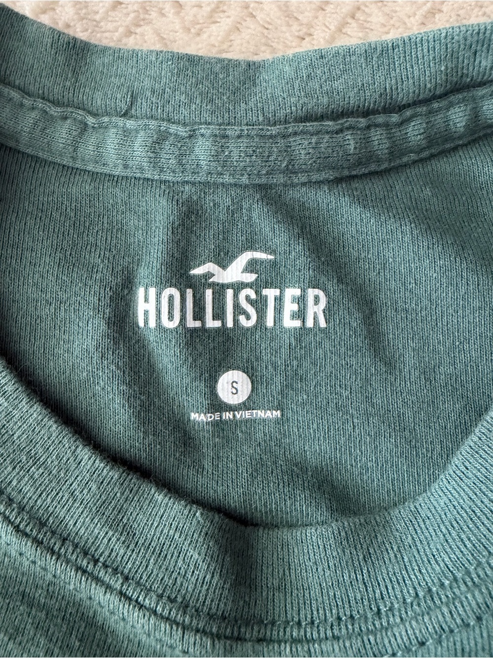 Hollister Women's Teal-Blue Crop Crew Tee - Picture 2 of 3
